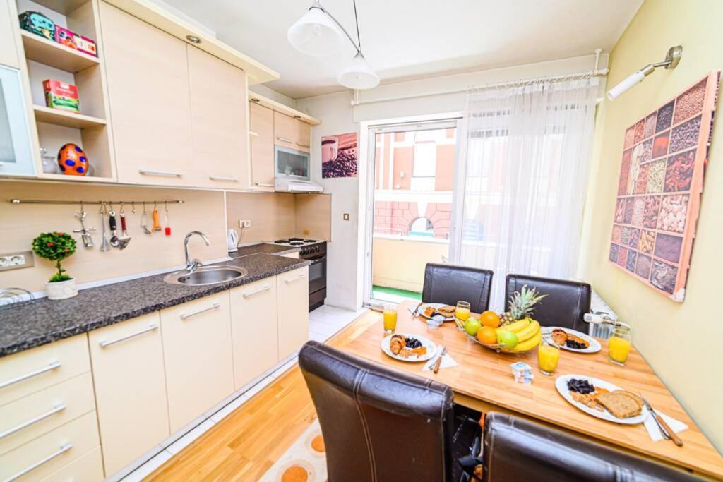 Cute And Cozy Studio With Cathedral View-Excellent Location 사라예보 외부 사진